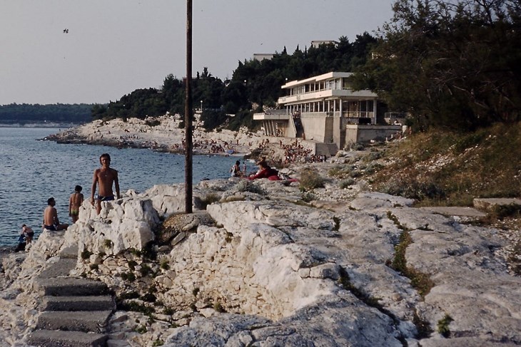 Zlatne stijene 1981. godine (foto Facebook stranica Pula u vrijeme Jugoslavije)